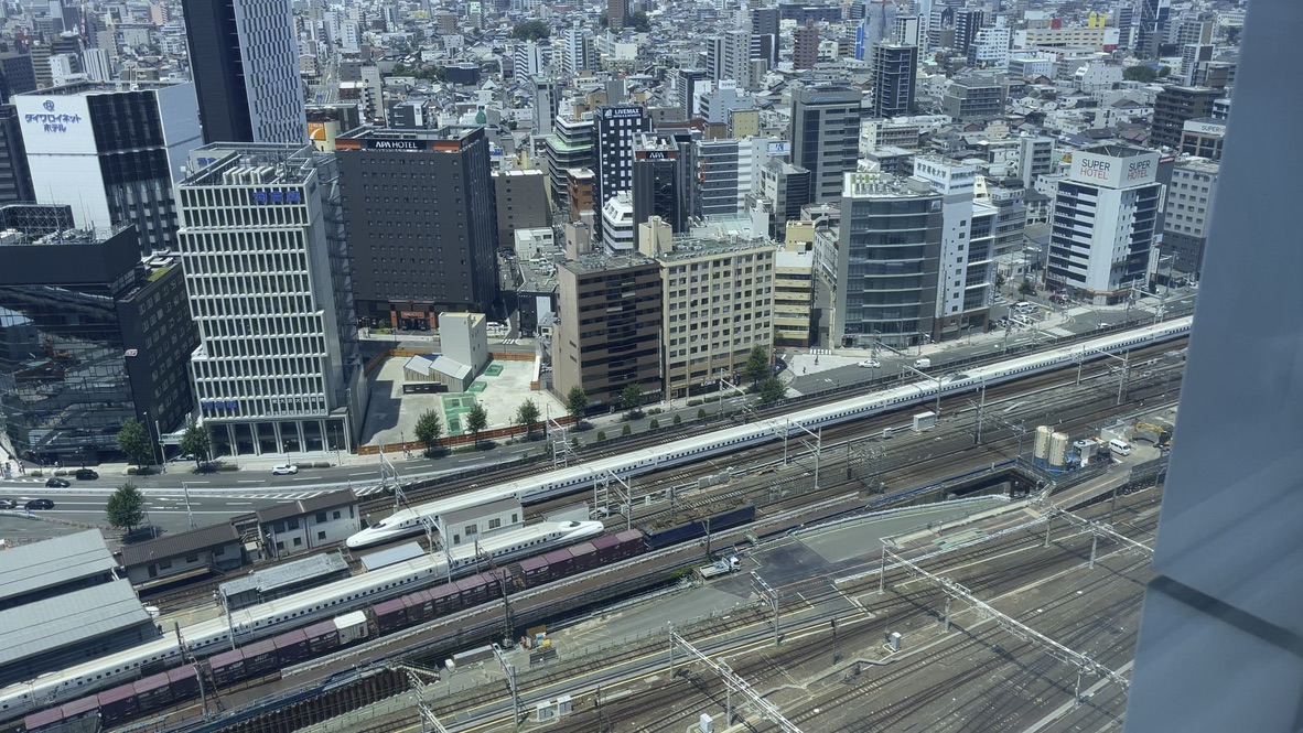 名古屋ゲートタワーから桃太郎と新幹線