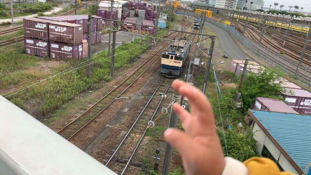 東京貨物ターミナルからの貨物列車
